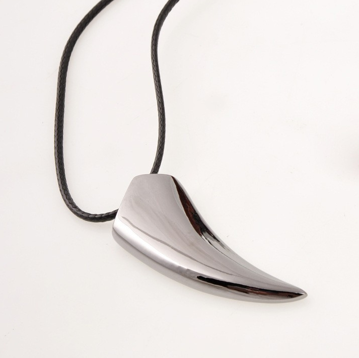 стальной клык. стальной кулон. мужские подвески. серебряная подвеска клык. серебряный клык.